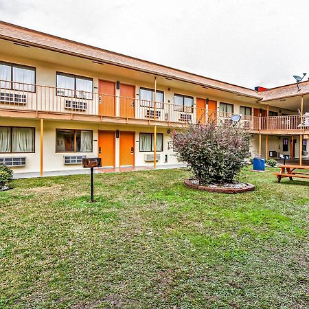 Oyo Hotel Lake Charles Hwy 10 Exterior photo