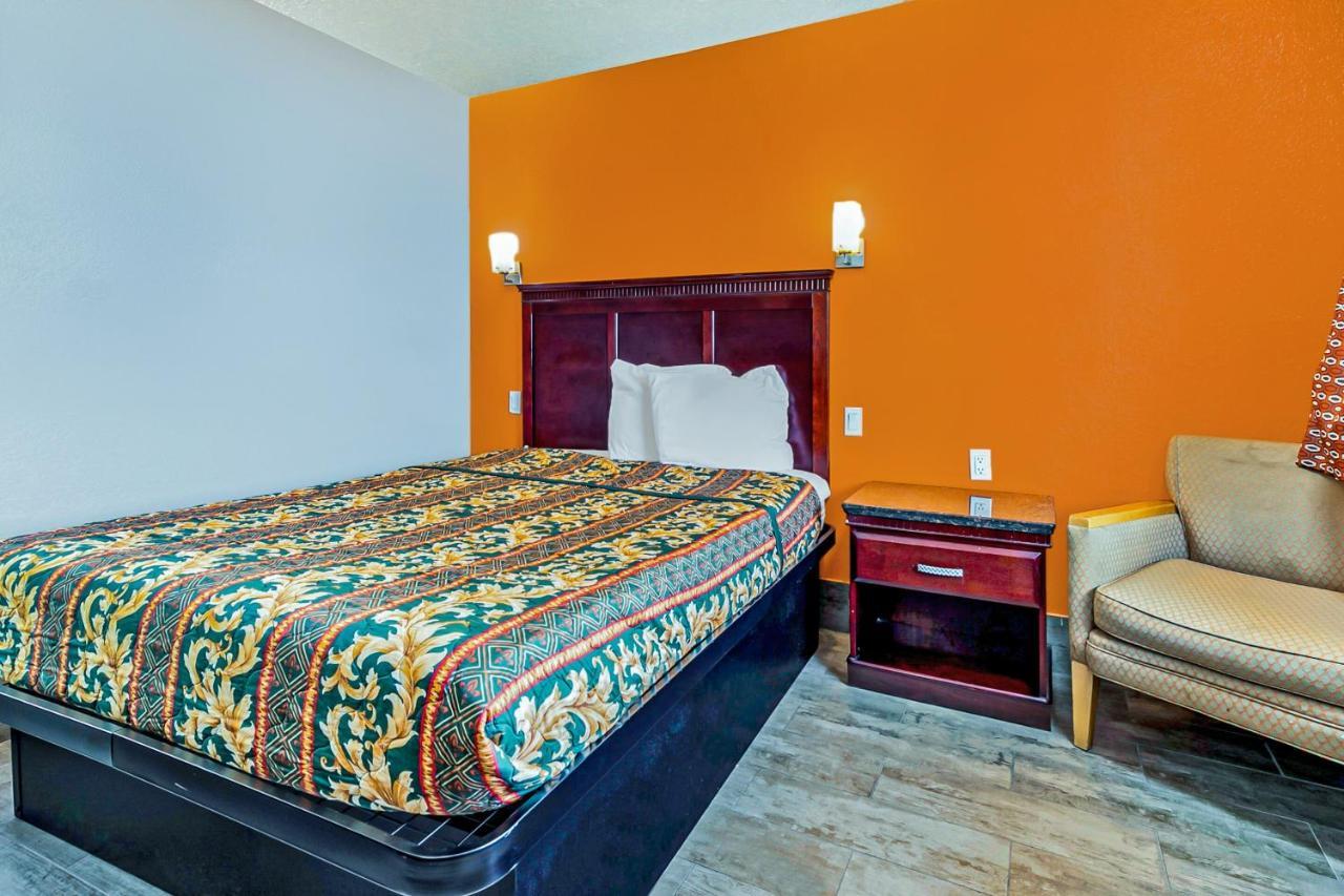 Oyo Hotel Lake Charles Hwy 10 Exterior photo