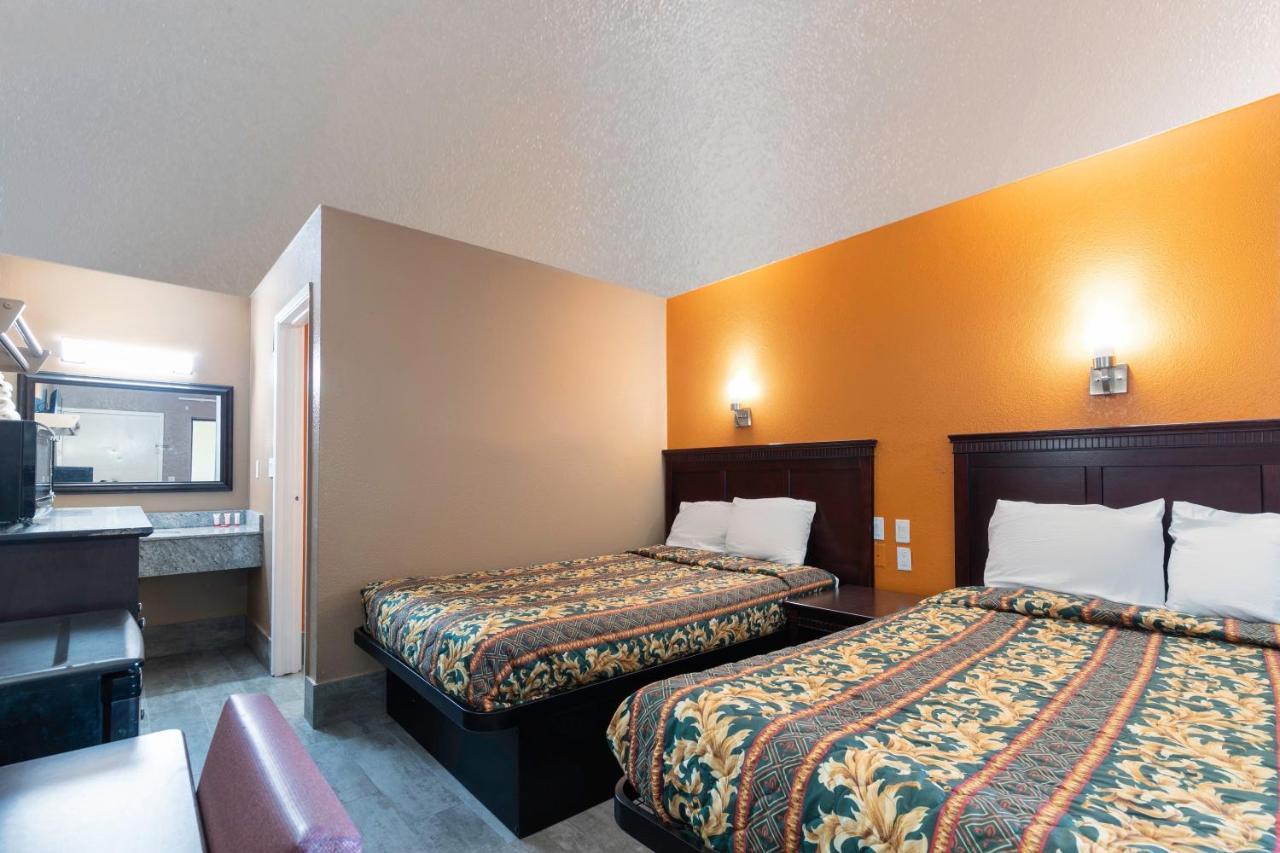 Oyo Hotel Lake Charles Hwy 10 Exterior photo