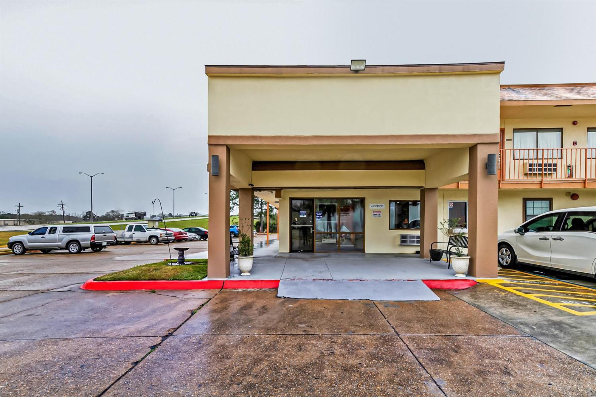 Oyo Hotel Lake Charles Hwy 10 Exterior photo