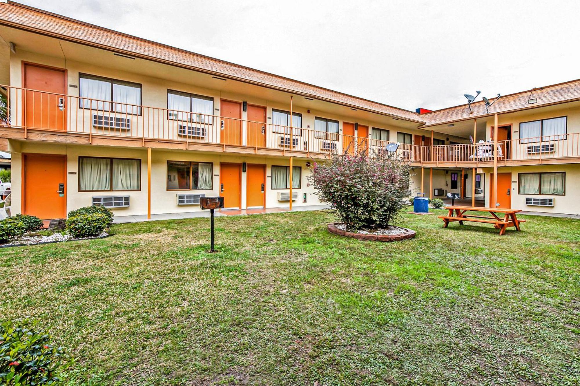 Oyo Hotel Lake Charles Hwy 10 Exterior photo