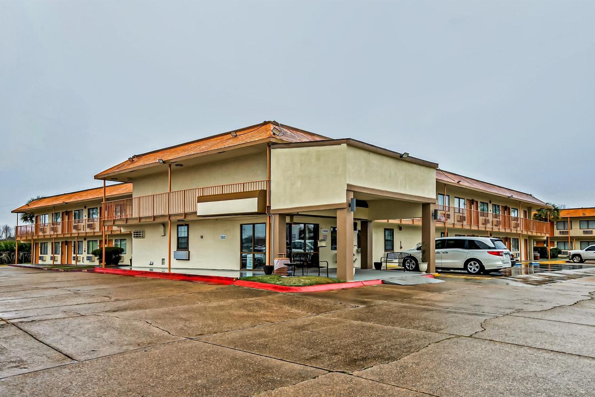 Oyo Hotel Lake Charles Hwy 10 Exterior photo