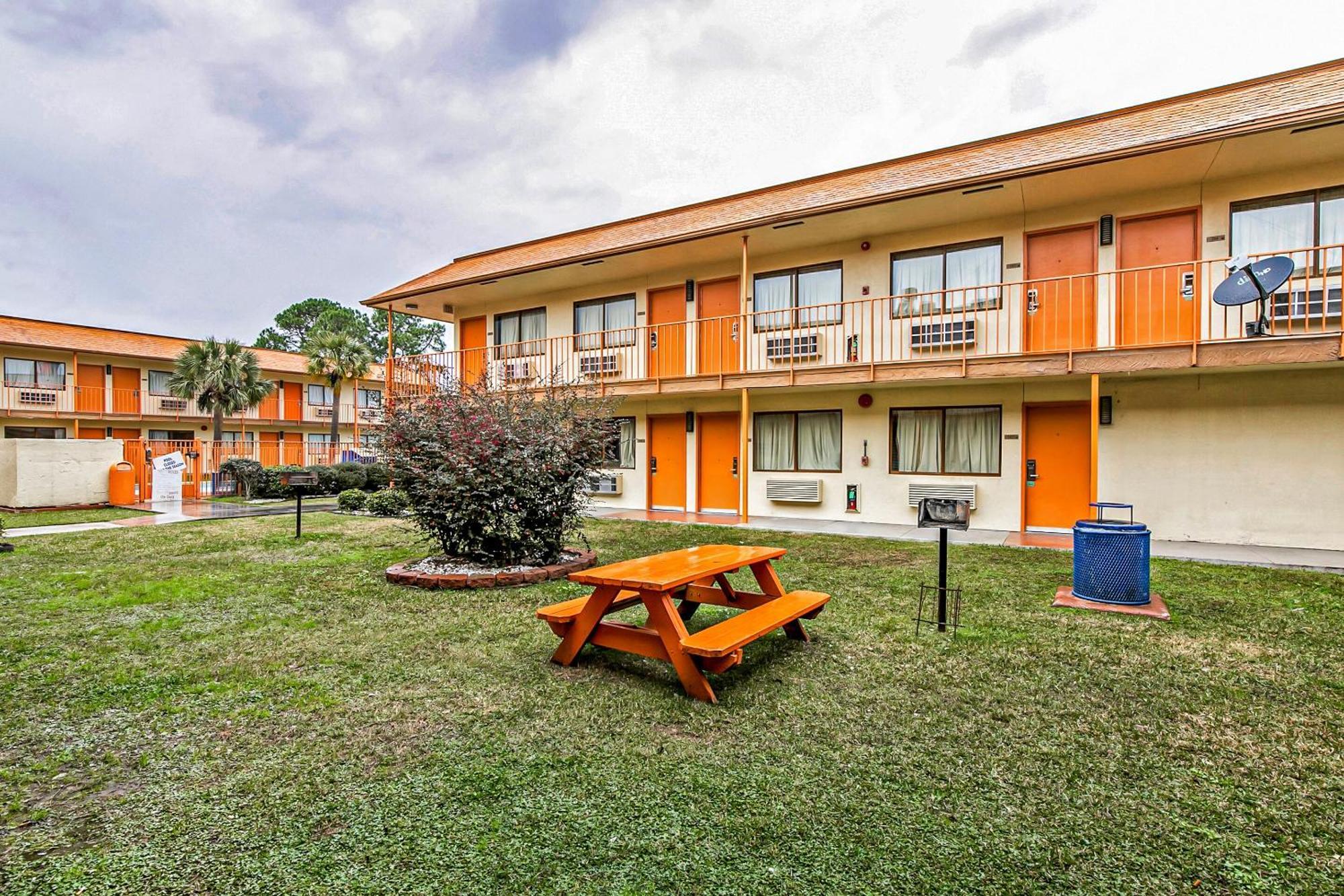 Oyo Hotel Lake Charles Hwy 10 Exterior photo